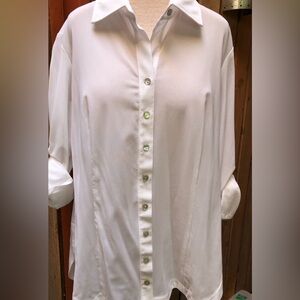 NWT! Gorgeous Finley white shirt/ tunic!